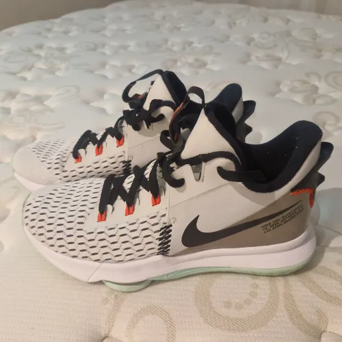 NIKE AIR ZOOM