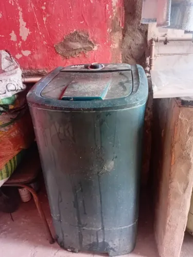 Vende se uma máquina de lavar valor 250