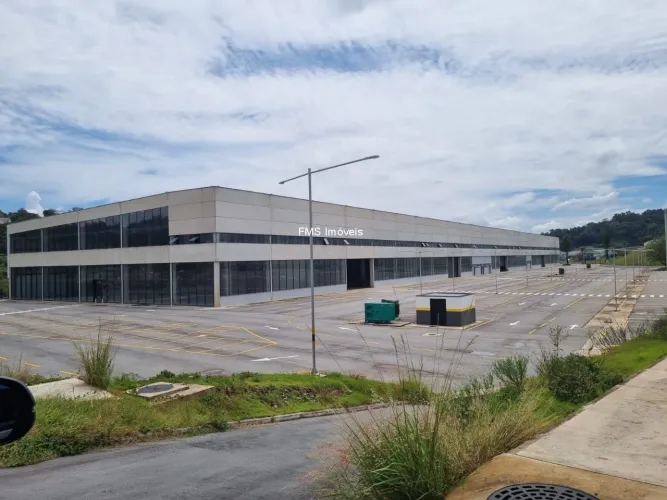 Galpão Comercial para Locação em Atibaia-SP, Bairro Pinheirinho: 1 Sala, 2 Banheiros, 15 V