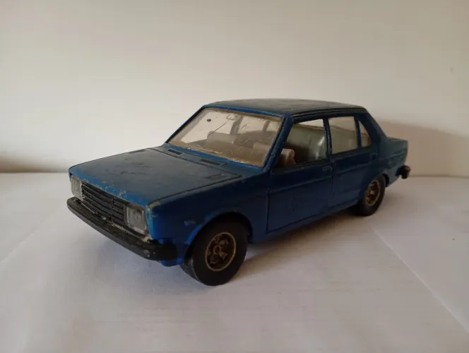 Bburago - Miniatura Fiat 131 Mirafiori
