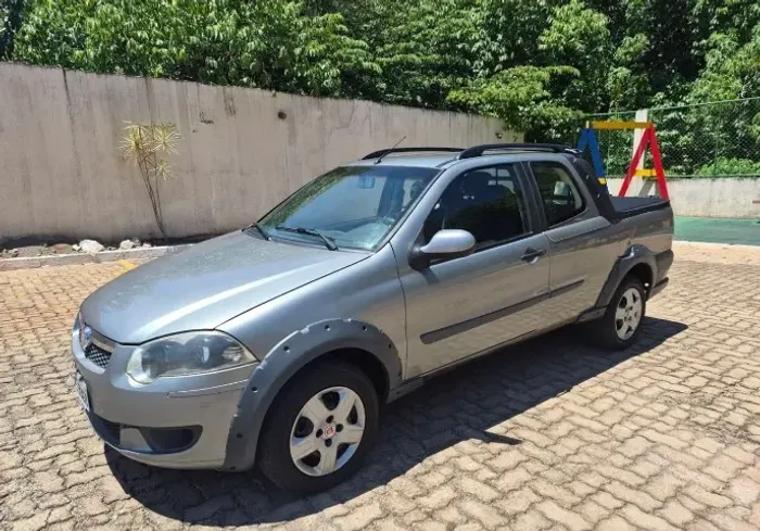 Fiat Strada Trekking 1.6 16V Flex CD 2013