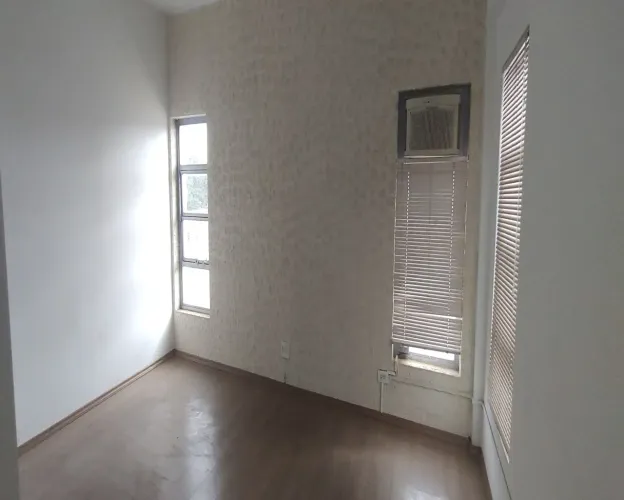 Sala Comercial com 1 Banheiro para Alugar, 65,77M² por R$ 800,00/Mês no Centro de American