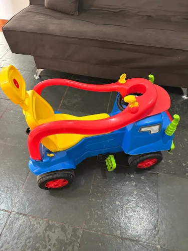 Caminhãozinho Calesita MK Truck