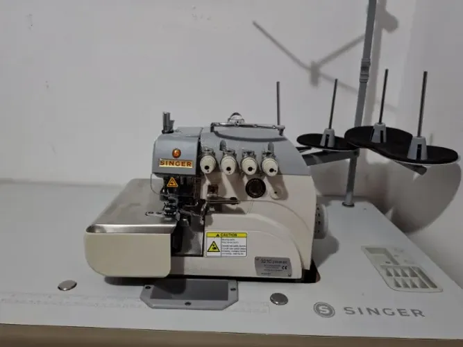 Máquina Costura Overlock Indústrial Singer Ponto Cadeia + Bancada