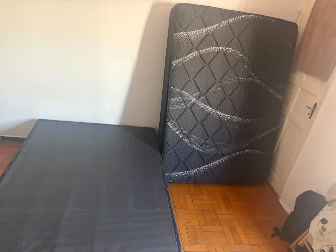Cama de casal semi nova