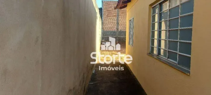 Casa com 3 dormitórios à venda, 53m² por R$ 320.000 - Jardim Holanda - Uberlândia/MG