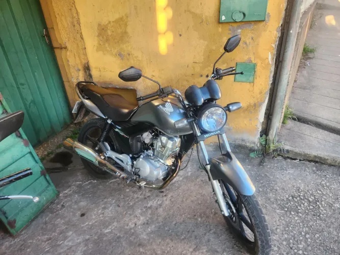 Vendo fan 150 abaixo tabela p sair rápido peguei na troca de carro