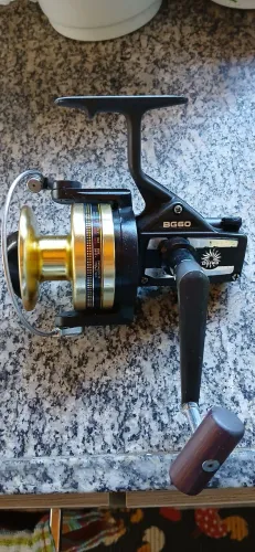 Molinete de pesca Daiwa BG60