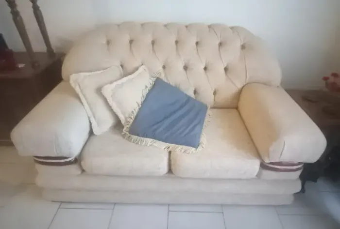 Vendo Sófas e Cadeiras para Sala de Estar - Muito Conservados