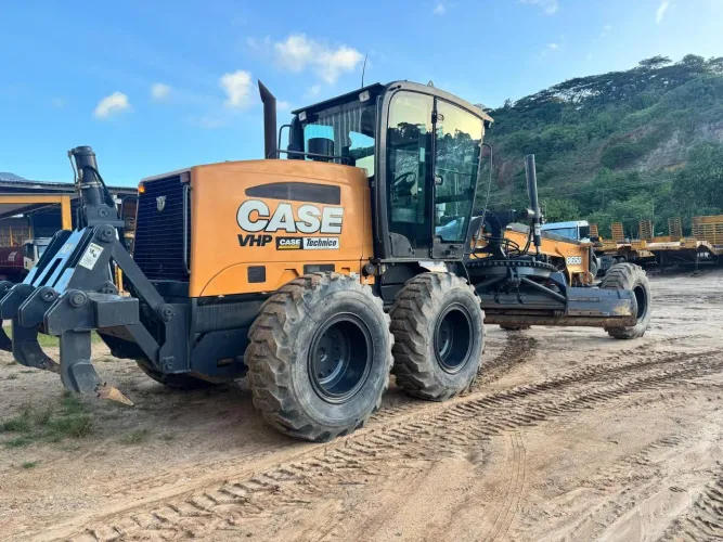 Motoniveladora Case 865B ano 2020, com 2996 horas e ripper traseiro,