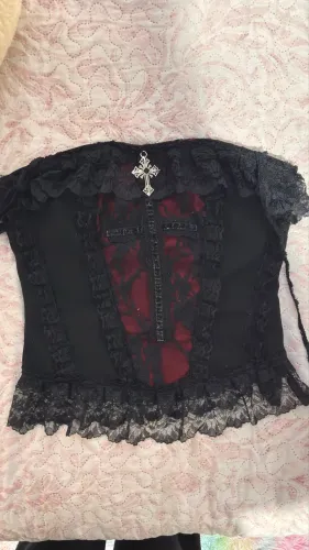 Blusa gótica de renda