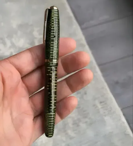 caneta-tinteiro vintage Parker Vacumatic folheada a ouro.