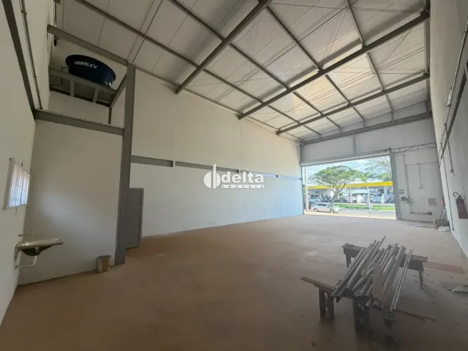 Galpão disponível para locação no bairro Santa Mônica em Uberlândia - MG