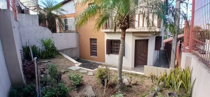 Casa Grande na Medianeira ,  Excelente e Bom Preço
