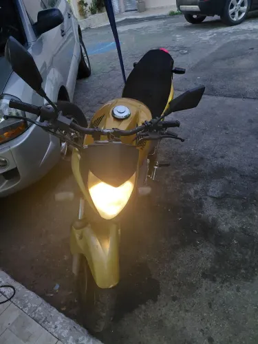 Cb 300r/ ano 2010/ motor vela fina/aceito troca por carro ou moto