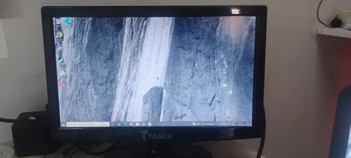 Monitor 16 polegadas LED HDMI VGA 