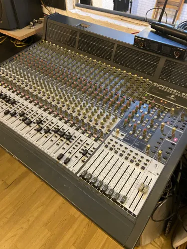 Mesa de som Behringer Eurodesk SX 4882
