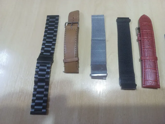 KIT COM 5 PULSEIRAS PARA RELÓGIO + PINOS + 2 Ferramentas de alocação.