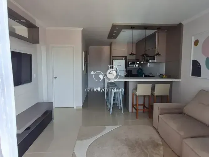 Lindo apartamento decorado e mobiliado com 3 dormitórios sendo 1 suíte em Florianópolis/SC