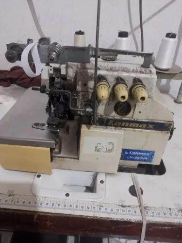 máquina de costura overlock, não acompanha o aparelho de marca lamax, só pegar e trabalhar