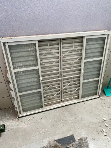 Janela 1.50m X 1.20m altura veneziana com vidro