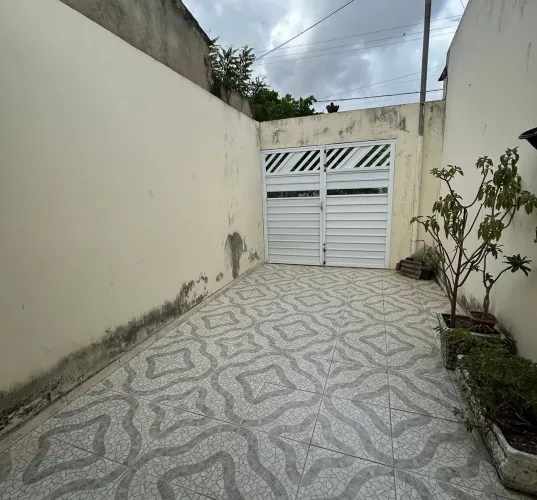 VENDE SE CASA NA AREINHA (Próx. Ao Banco do Brasil)