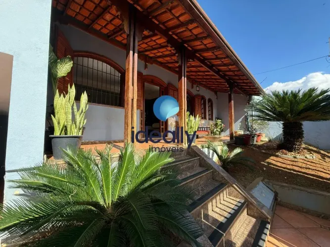CASA LINEAR 03 QUARTOS 1 SUITE MASTER, 03 SALAS 04 VAGAS - BAIRRO CASTELO - BH MG