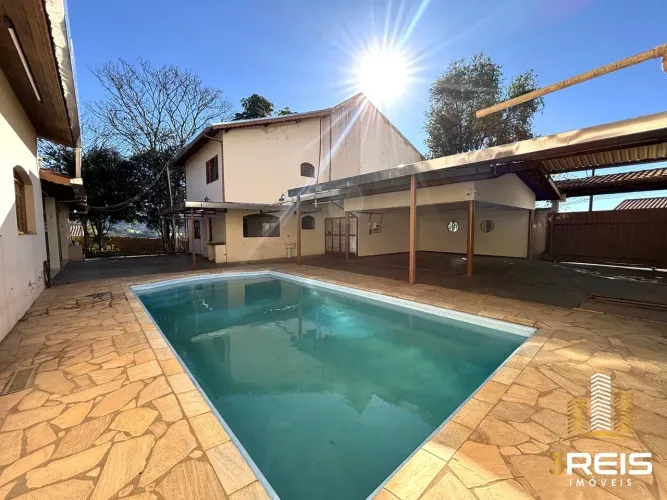 CASA NO BAIRRO BELA VISTA COM AMPLA ÁREA DE LAZER EM SOCORRO/SP