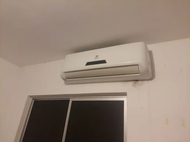 Pra sair do calor!! Ar-condicionado 9000btus Eletrolux.