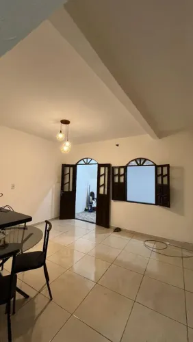 Excelente Casa 2/4 Frente de rua