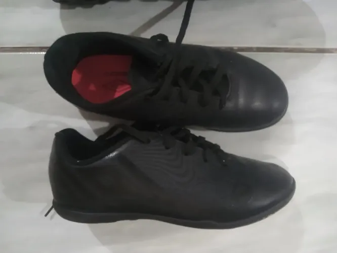 Chuteira society umbro 32