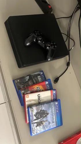 PLAYSTATION 4