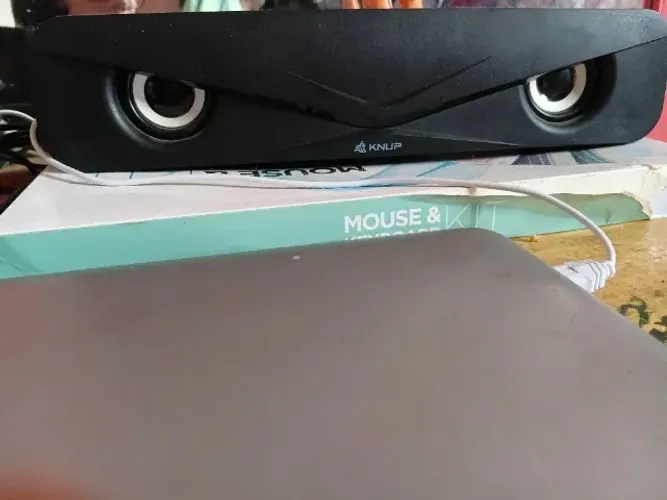 Vendo caixinha de som para notebook e computador seminovo funcionando perfeitamente