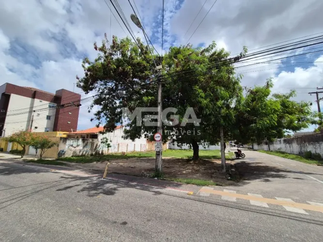Terreno no bairro Vila União em Fortaleza, CE
