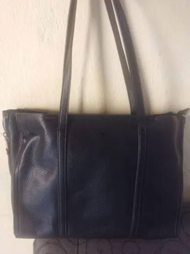 BOLSA PRETA GRANDE DE COURO LEGÍTIMO 