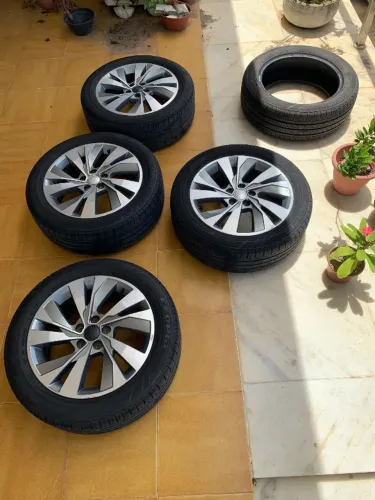 Jogo de Roda Aro 16 Original VW Polo Highline com 5 Pneus Bridgestone EP150 195/55 R16