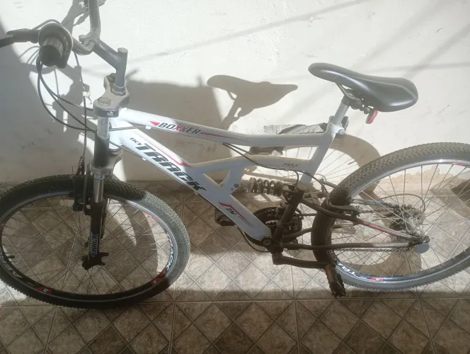 Bicicleta aro 26 semi nova