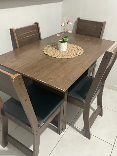 Mesa 4 cadeiras