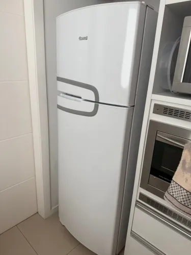 Geladeira semi nova