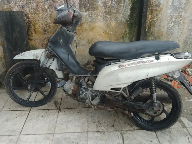 VENDO INTEIRA OU PEÇAS PRA DESOCUPAR LOCAL 