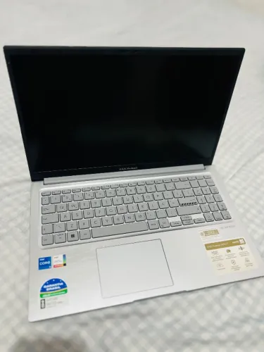 Notebook ASUS Vivobook 15 - usado apenas de a 15 vezes (quase novo)