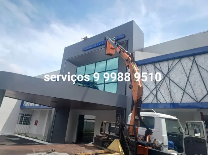 Serviços com caminhão Munck e cesto aéreo 