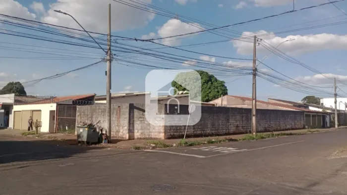 Área comercial para locação no bairro Minas Gerais