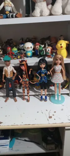 Lote Monster High e boneca Adriane atoms