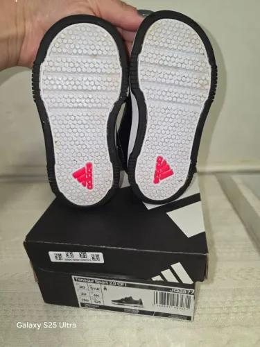 Tênis adidas infantil