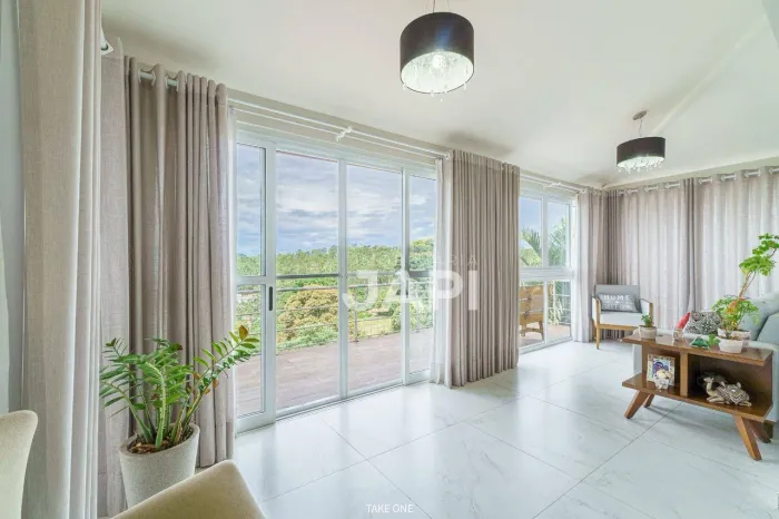 Casa à venda no Condomínio Serra dos Cristais - 215m² - 3 quartos - R$1.270.000