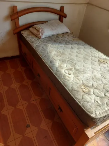 BICAMA DE MADEIRA MACIÇA COM 3 GAVETAS - R$ 500