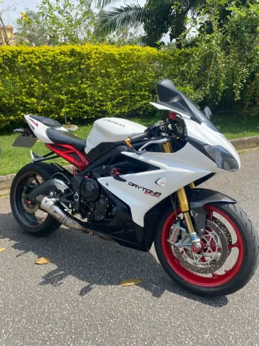 Daytona 675R 2013