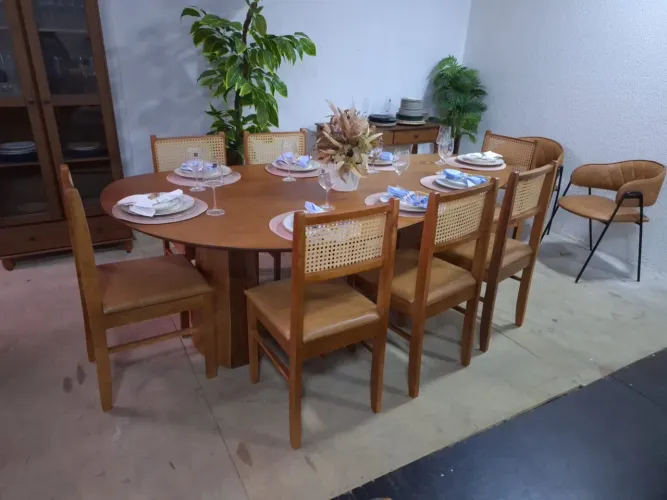 MESA DE JANTAR ORGÂNICA COM 8 CADEIRAS