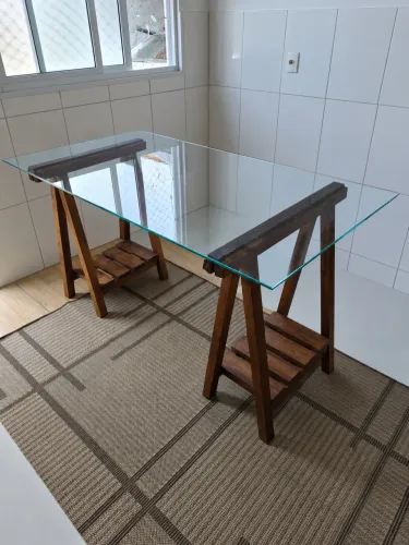 Mesa vidro com cavaletes